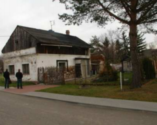 Rodinný dům s pozemkem v Třebomi, okres Opava . Exekuční dražba.