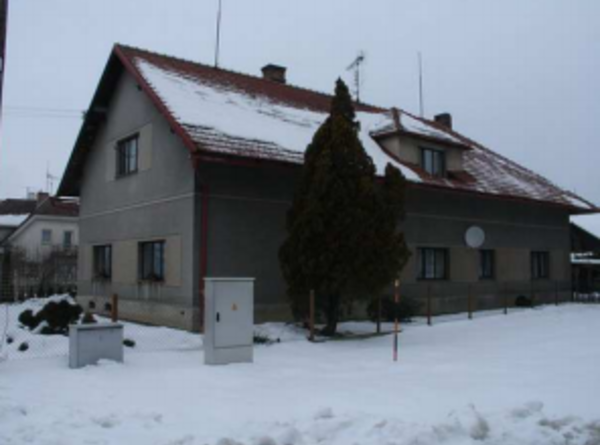 Rodinný dům o velikosti 5+2 s pozemky v Dobrušce. Exekuční dražba.