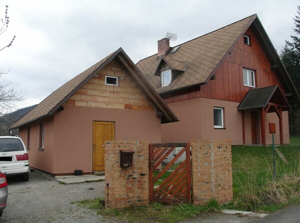 Rodinný dům s pozemky - Třinec - Guty.