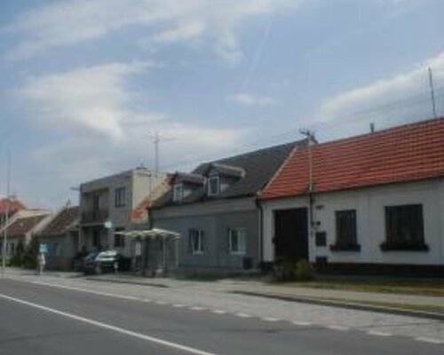 Řadový RD s pozemky Bzenec. Exekuční dražba. Řadový RD s pozemky Bzenec. Exekuční dražba.