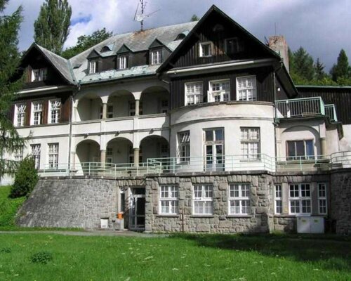 Bývalá léčebna v Městě Albrechtice. Bývalá léčebna v Městě Albrechtice.