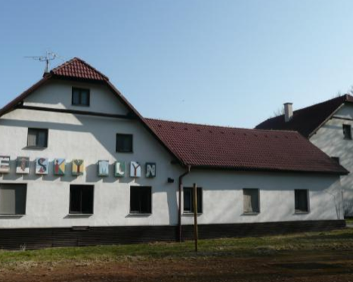 Rekreační objekt v Moravských Vlkovicích. Rekreační objekt v Moravských Vlkovicích.